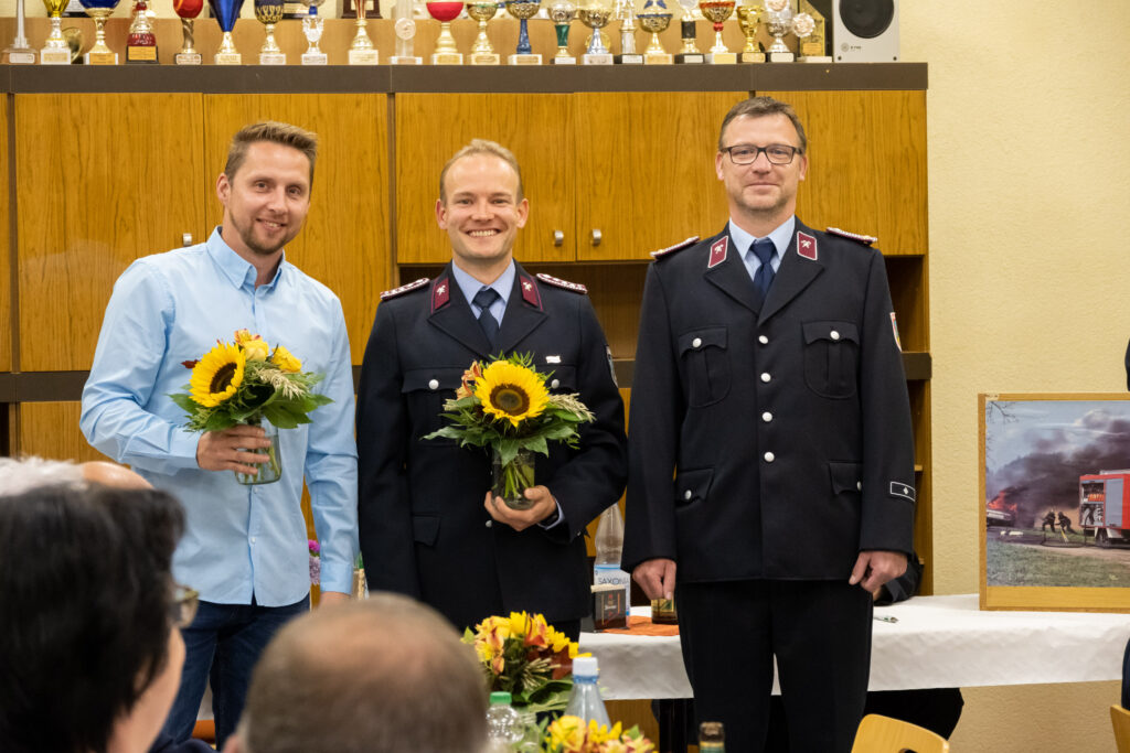 Neu gewählte Wehrführung: 
v.l.: Ronny Gäbler, Tobias Schnelle mit Jens Porzig (FF Schmölln)